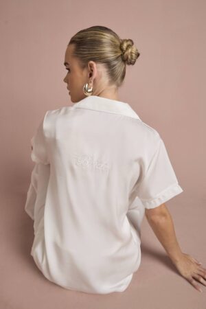 boohoo Dam Bröllops 'Bride' Satin Broderad Kortärmad Skjorta & Byxor Pyjamasset | White | Storlek 44