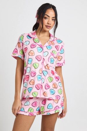 boohoo Dam Alla hjärtans dag hjärttryck kortärmad skjorta & shorts 3-delat pyjamasset | Pink | Storlek 36