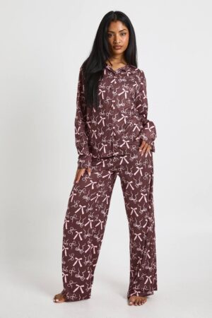 boohoo Dam Blandat rosettmönstrad långärmad skjorta & byxor pyjamasset | Chocolate | Storlek 34