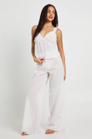 boohoo Dam Broderie Frill Detail Cami & Trouser Pyjama Set | White | Storlek 34