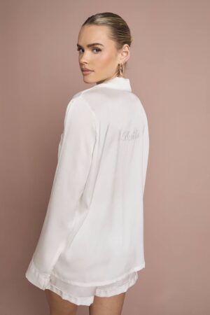 boohoo Dam Bröllops 'Bride' Satin Broderad Långärmad Skjorta & Kort Pyjamas Set | White | Storlek 34