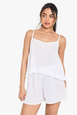 boohoo Dam Brudset med texturerad ostduk, volangkantad cami och shortsset | White | Storlek 34