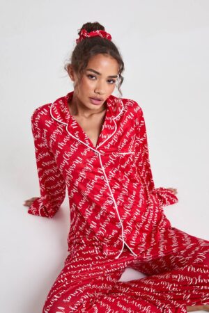 boohoo Dam Christmas Script Långärmad Skjorta & Byxor 3-delat Pyjamaset | Red | Storlek 38