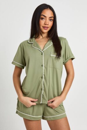 boohoo Dam Jersey Piping Detail Short Sleeve Shirt & Shorts Pyjama Set | Sage | Storlek 34