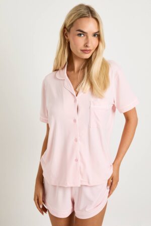 boohoo Dam Jersey Pyjamas Set med Pipingdetaljer - Kortärmad Skjorta & Shorts | Pink | Storlek 36