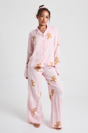 boohoo Dam Julpepparkakor Tryck Texturerad Långärmad Skjorta & Byxa Pyjamas 3-delars Set | Baby Pink | Storlek 34