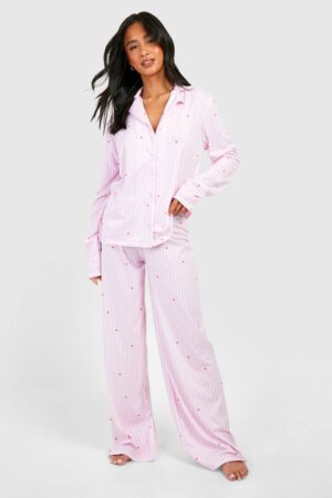 boohoo Dam Liten finrandig långärmad skjorta med hjärttryck & pyjamasbyxset | Pink | Storlek 42