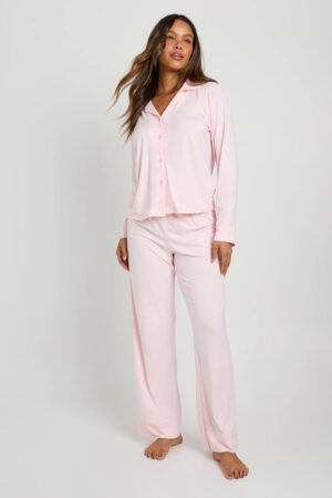 boohoo Dam Mjuk touch, skjorta med genomgående knappar och byxpajamaset | Light Pink | Storlek 42