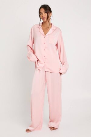 boohoo Dam Överdimensionerad satin långärmad skjorta och byxor pyjamaset | Blush | Storlek 42