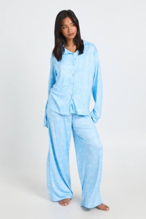 boohoo Dam Petite Martini & Bow Print Long Sleeve Shirt and Trouser Pyjama Set | Blue | Storlek 34