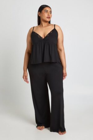 boohoo Dam Plus Babydoll Pyjama Top And Trouser Set | Black | Storlek 44