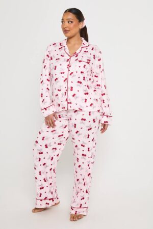 boohoo Dam Plus Körsbärstryck Hjärta Långärmad Skjorta & Byxor 3-delat Pyjamasset | Baby Pink | Storlek 44