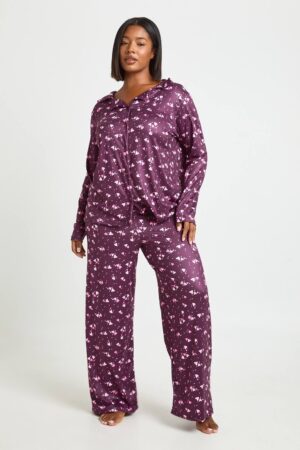 boohoo Dam Plus Pyjamasset Med Hjärtmönster, Långärmad Skjorta & Byxor | Burgundy | Storlek 44