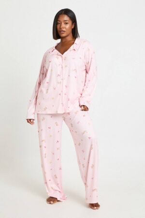 boohoo Dam Plus Pyjamasset Med Kanin- Och Rosettmönster Långärmad Skjorta & Byxor | Pink | Storlek 44