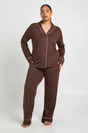 boohoo Dam Plus pipningsdetalj långärmad skjorta & byxor pyjamaset | Chocolate | Storlek 44