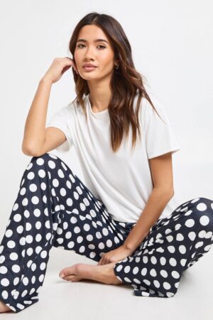 boohoo Dam Prickiga Byxor & OverStorlekd T-Shirt Pyjamas Set | Black | Storlek 34