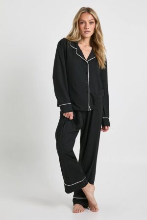boohoo Dam Pyjamasset i petite jersey: långärmad skjorta med pipdetalj och pyjamasbyxor | Black | Storlek 34