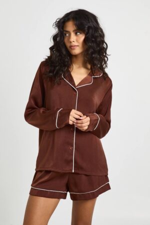 boohoo Dam Satäng Pyjamas Set med Pipingdetaljer - Långärmad Skjorta & Shorts | Chocolate | Storlek 34