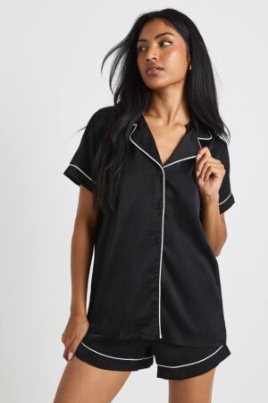 boohoo Dam Satinkantad detalj på kortärmad skjorta & shorts - pyjamasset | Black | Storlek 36
