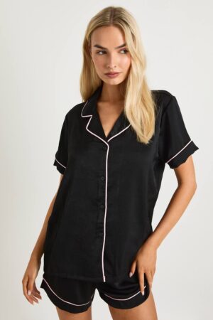 boohoo Dam Satinpyjamas med Pipingdetaljer - Kortärmad Skjorta & Shorts Set | Black | Storlek 36