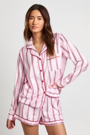 boohoo Dam Satinrandig Långärmad Skjorta & Kort Pyjamasset | Light Pink | Storlek 34