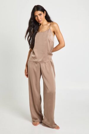 boohoo Dam Tall Satin Cami & Wide Leg Trouser Pyjama Set | Mocha | Storlek 46