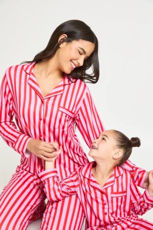 boohoo Dam Barn Matchande Familj Superlen Randigt Långärmad Skjorta & Byxor Pyjamas Set | Rosa | Storlek 13-14 Years